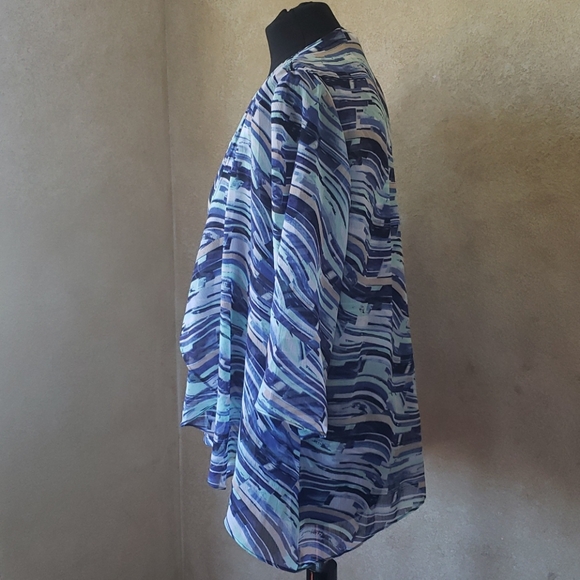 JM Collection Large Abstract Top Petite Large - Picture 4 of 7